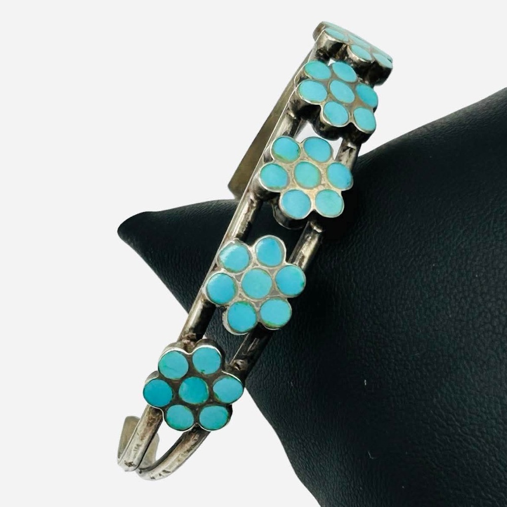Zuni Dishta Family Sterling Turquoise Flower Bracelet Earring Set - Picture 8 of 13
